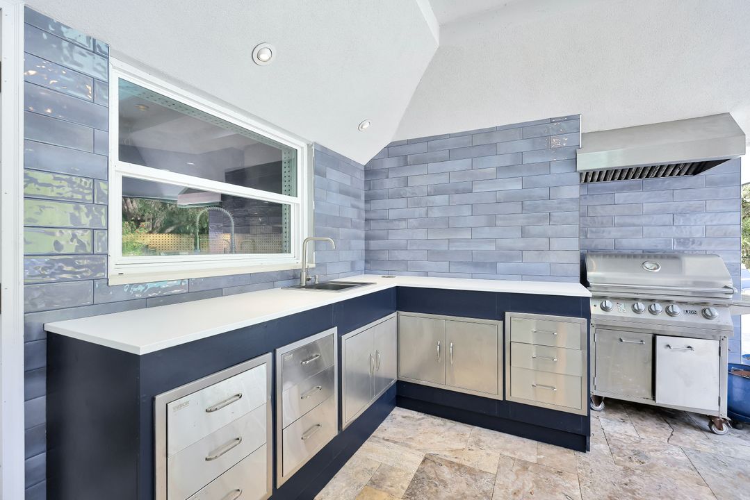 7060 Hendry Creek Dr, Fort Myers, FL 33908