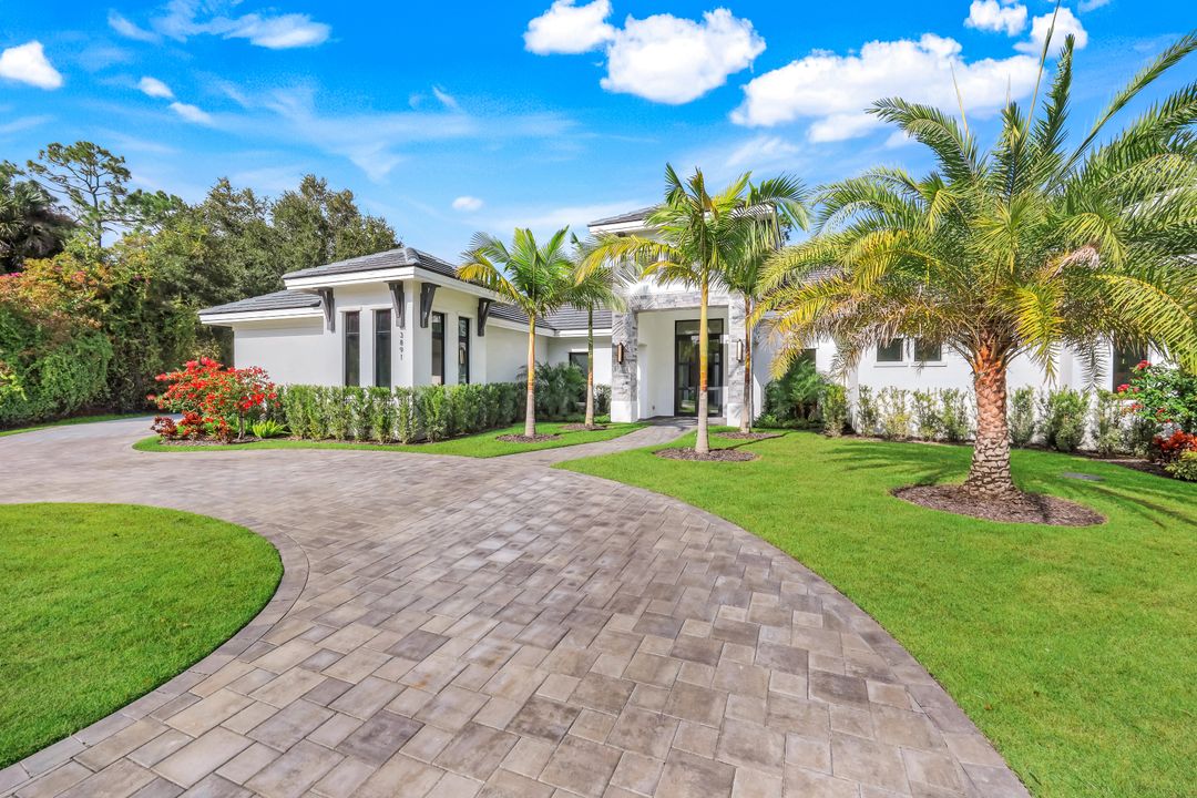 3891 Brynwood Dr, Naples, FL 34119