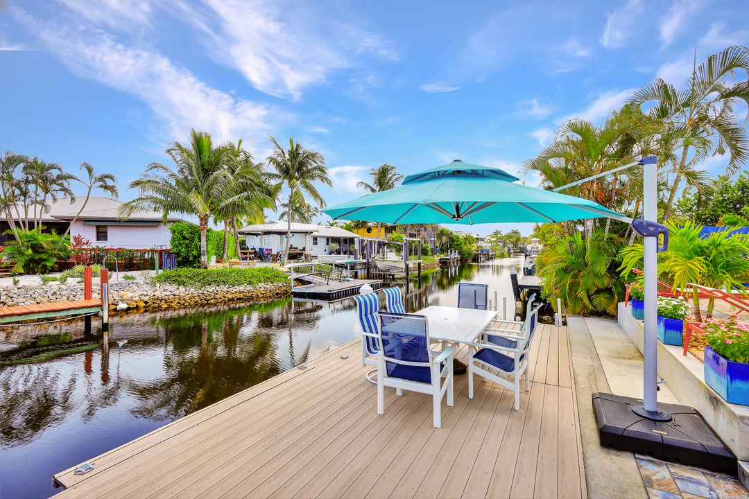 2631 Riverview Dr, Naples, FL 34112