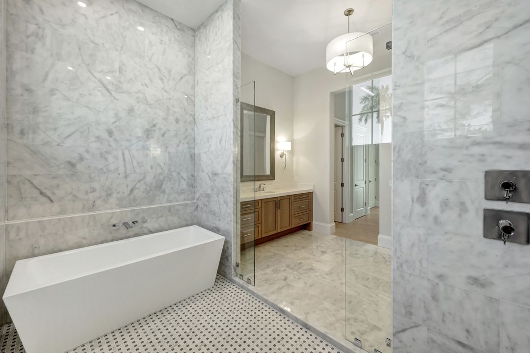 860 Banyan Ct, Marco Island, FL 34145