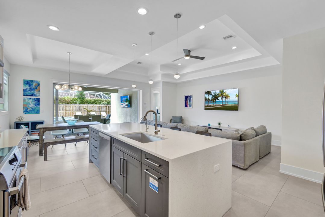 574 94th Ave N, Naples, FL 34108