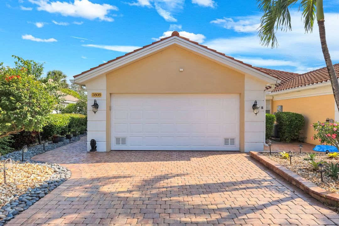 5808 Drummond Way, Naples, FL 34119