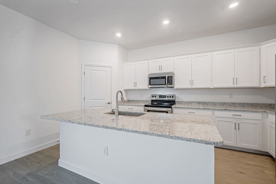 13911 Hunter Oak Dr, Fort Myers, FL 33913