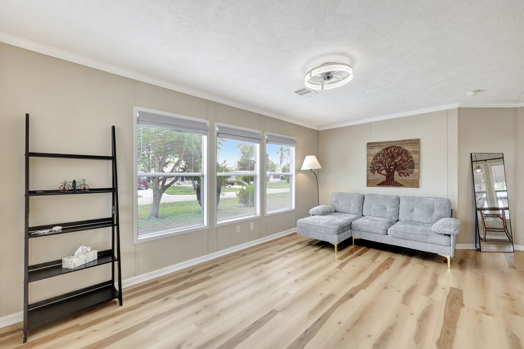 524 Menton Ln, Naples, FL 34112