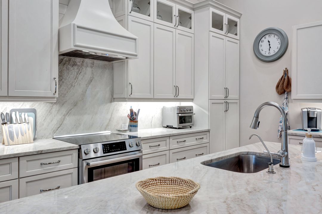 1874 Farm Trail, Sanibel, FL 33957