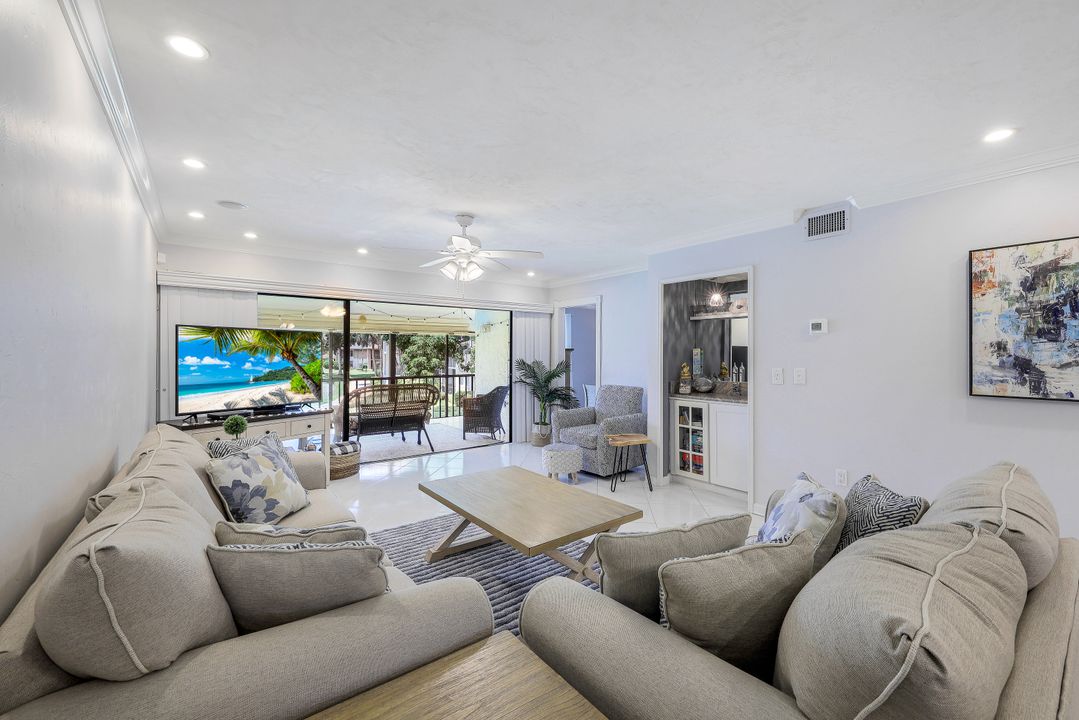 195 Cypress Way E #9, Naples, FL 34110