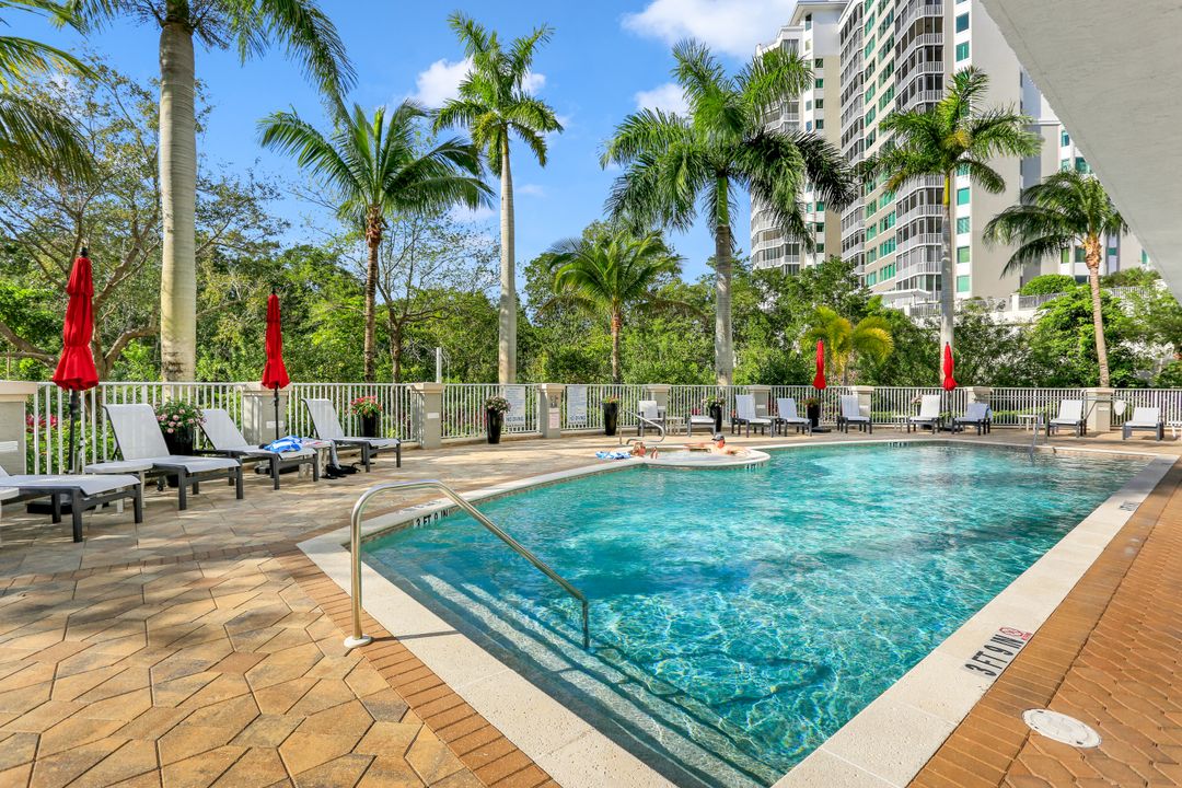 300 Dunes Blvd #PH05, Naples, FL 34110