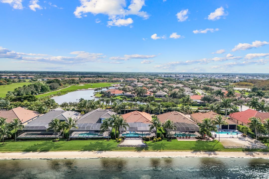 9075 Breakwater Dr, Naples, FL 34120