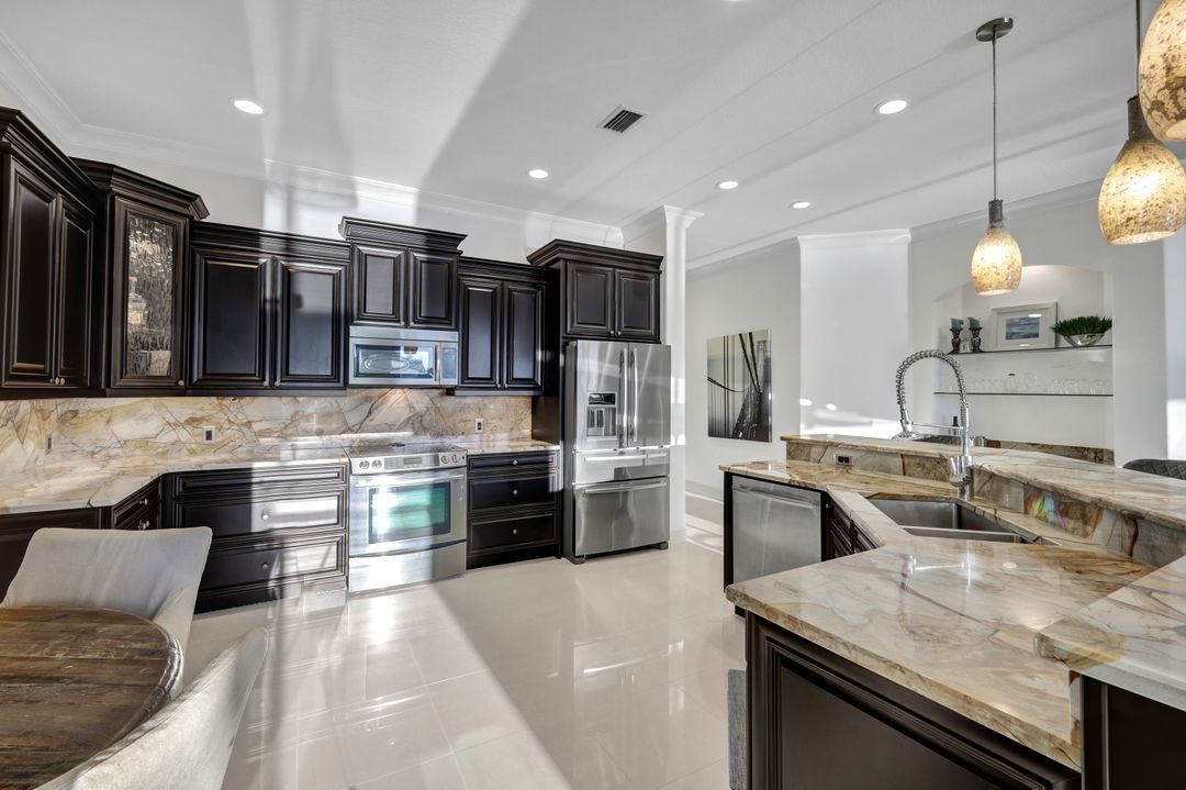 3220 Hamlet Dr #4, Naples, FL 34105