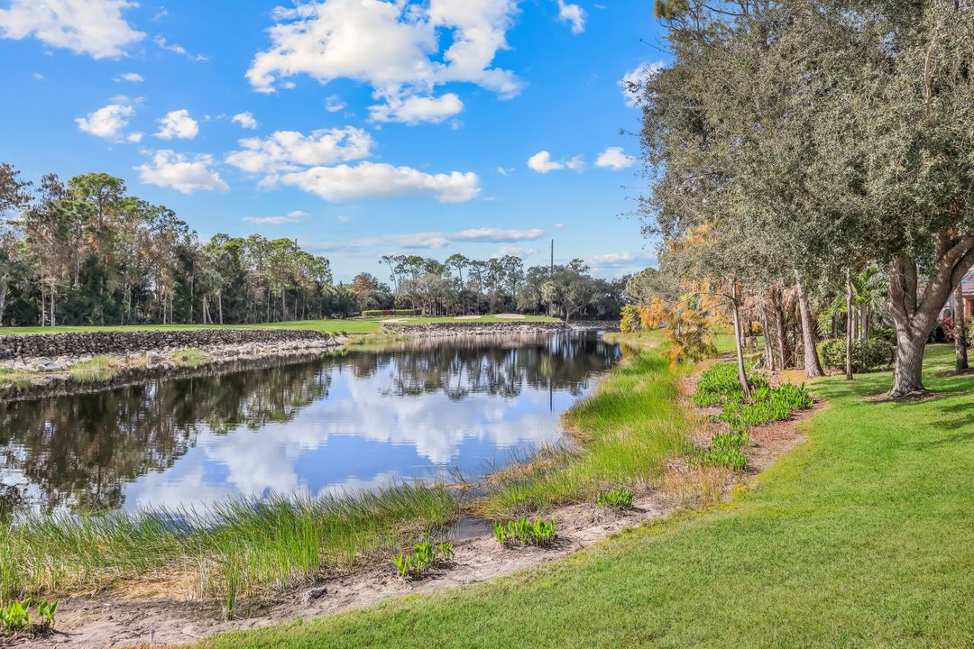 462 Preswick Ln, Naples, FL 34120