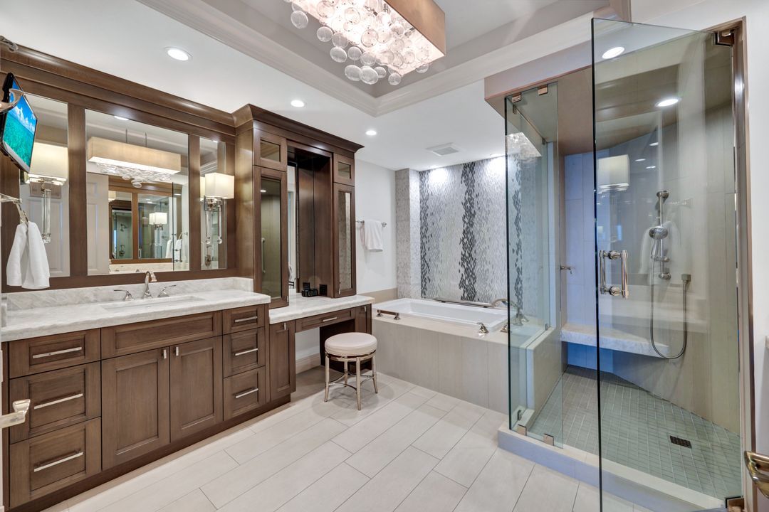 285 Grande Way #903, Naples, FL 34110
