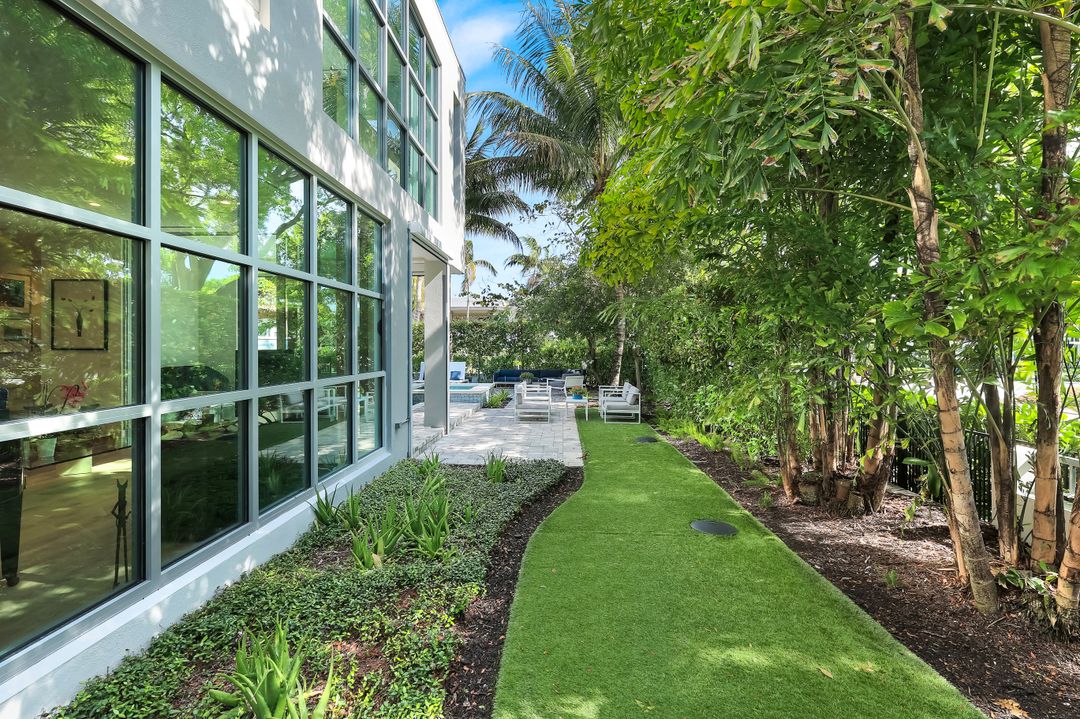 335 Banyan Blvd, Naples, FL 34102