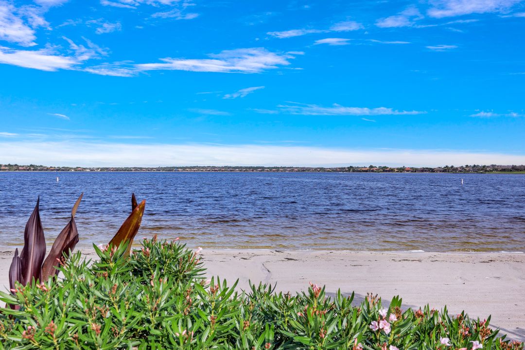 8950 Weathered Stone Dr, Naples, FL 34120