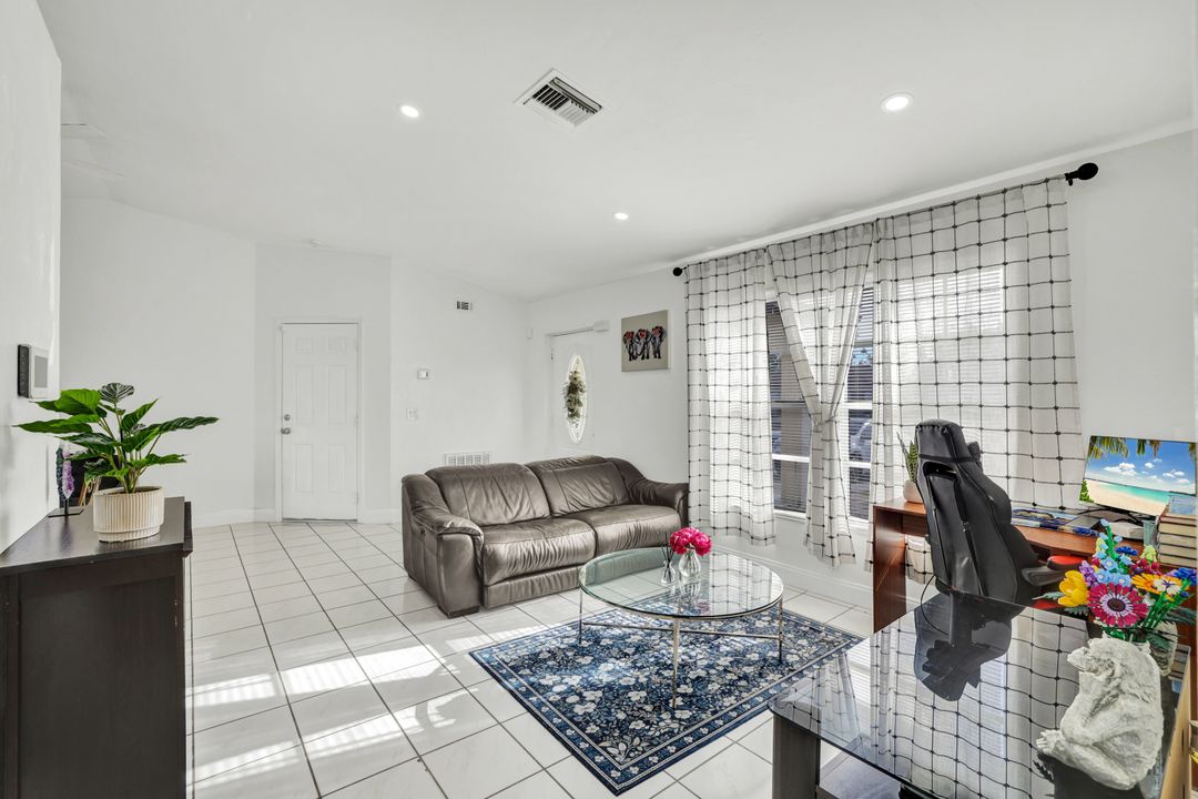 2540 47th Terrace SW, Naples, FL 34116