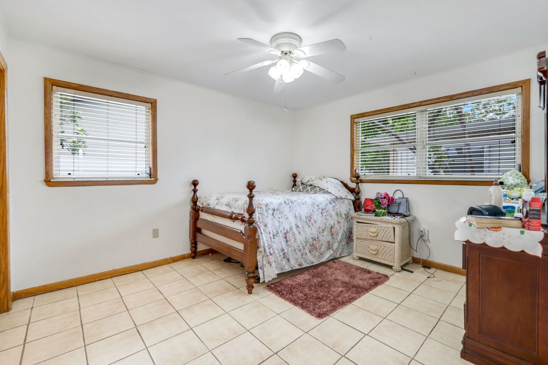 512 105th Ave N #1-2, Naples, FL 34108