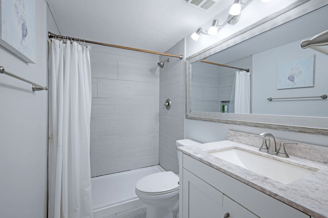 15191 Cedarwood Ln, Naples, FL 34110