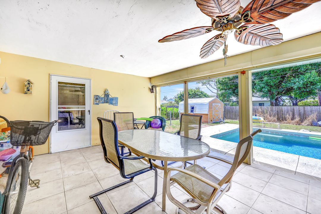 736 96th Ave N, Naples, FL 34108