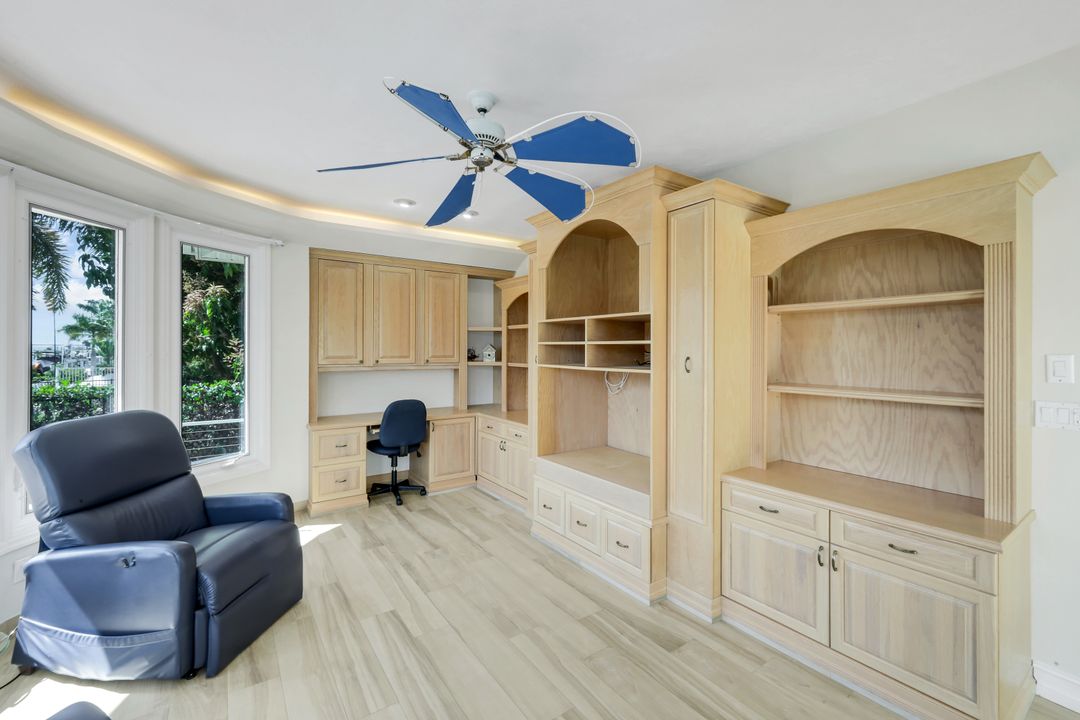 2147 Snook Dr, Naples, FL 34102