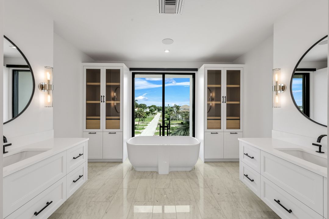 348 Seagull Ave, Naples, FL 34108