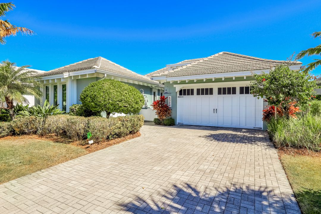 6320 Lyford Isle Dr, Naples, FL 34112