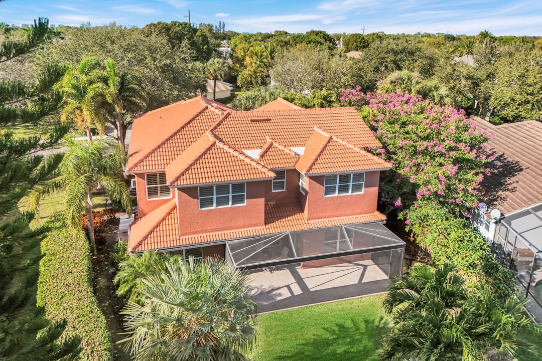 6777 Southern Oak Ct, Naples, FL 34109