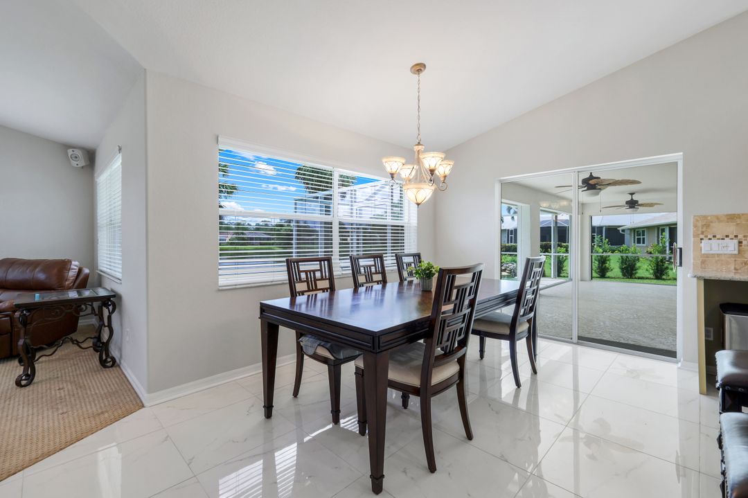 7563 Woodland Bend Cir, Fort Myers, FL 33912