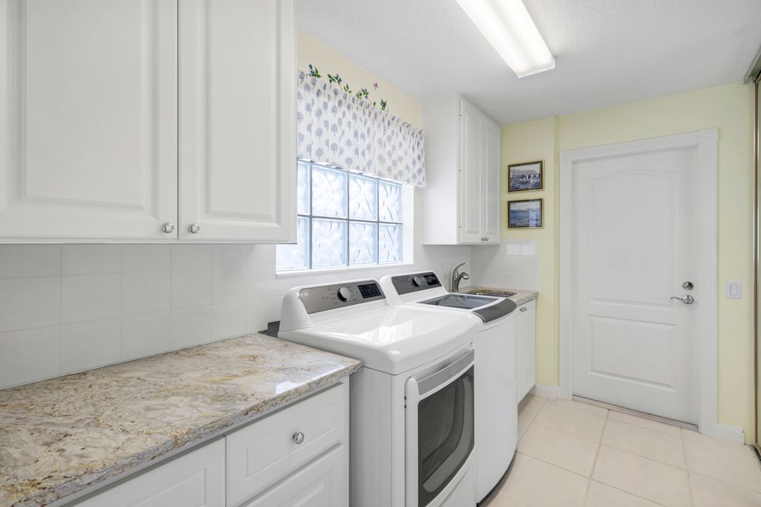 3077 Futuna Ln, Naples, FL 34119