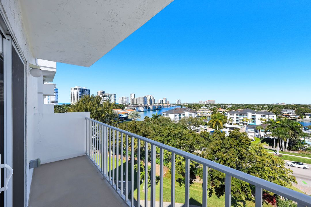 250 Park Shore Dr #701, Naples, FL 34103