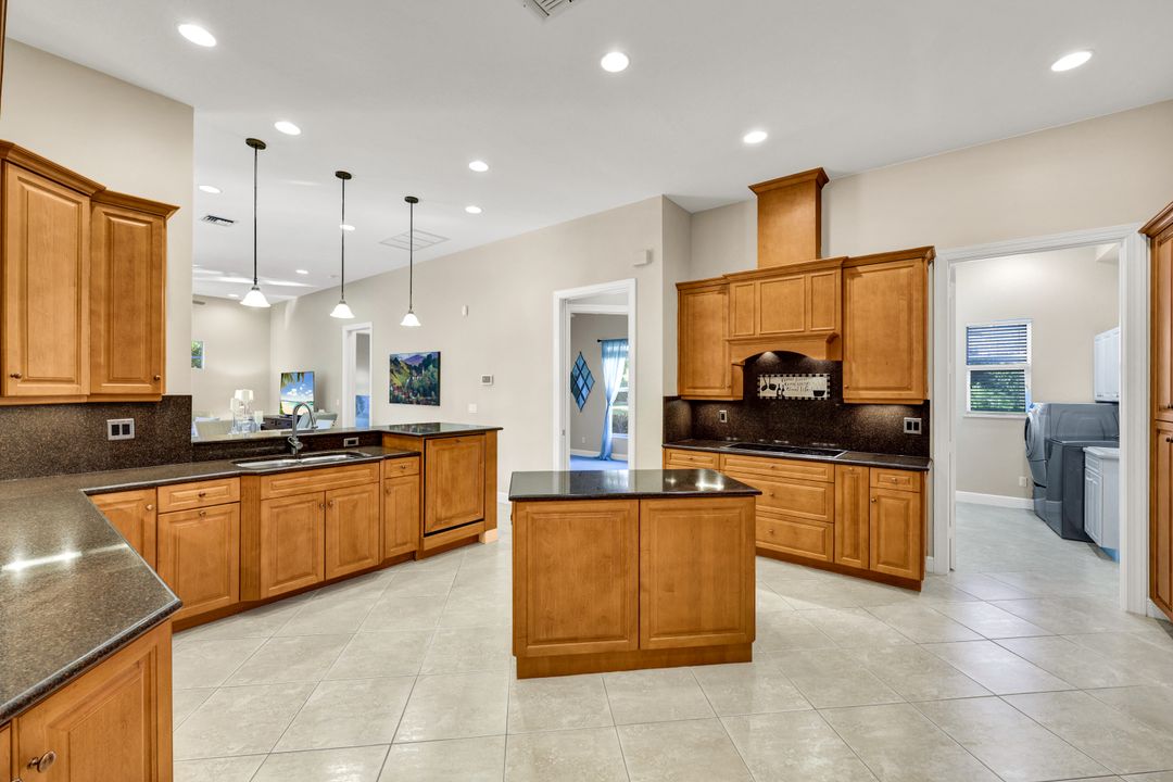 10205 Avonleigh Dr, Bonita Springs, FL 34135