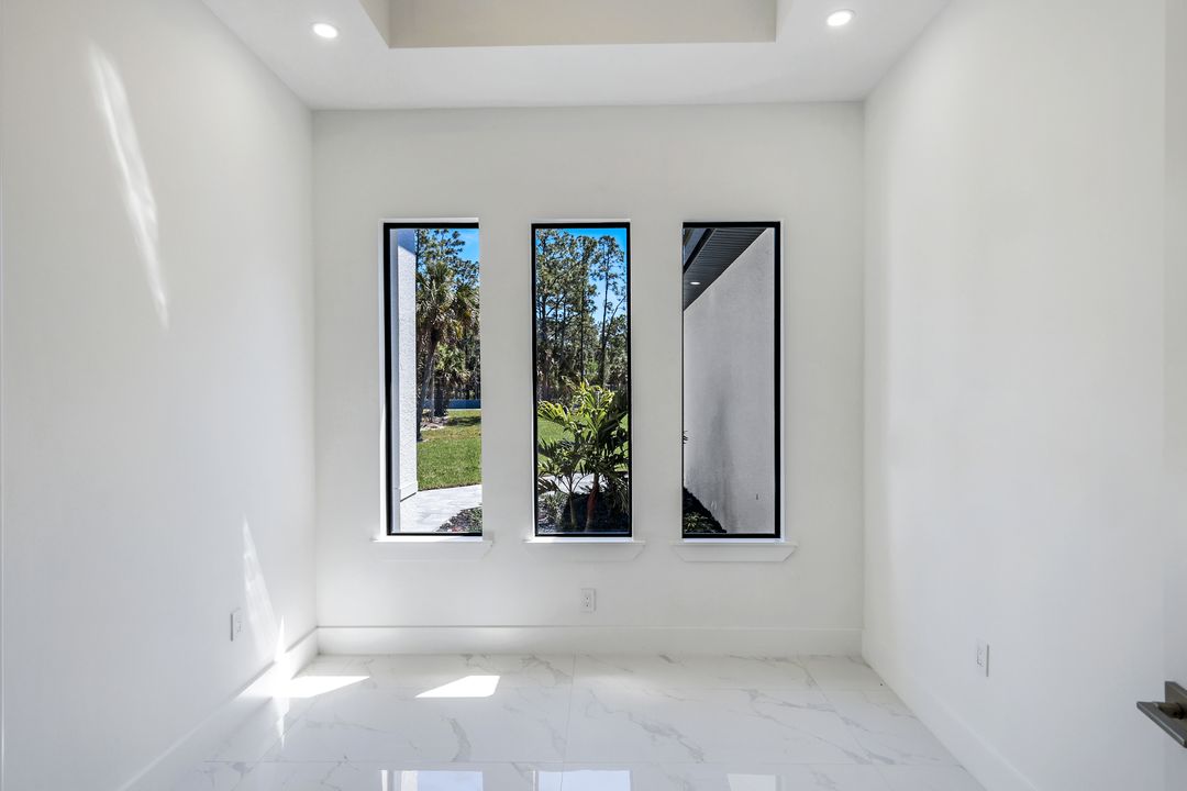 181 18th Ave NW, Naples, FL 34120