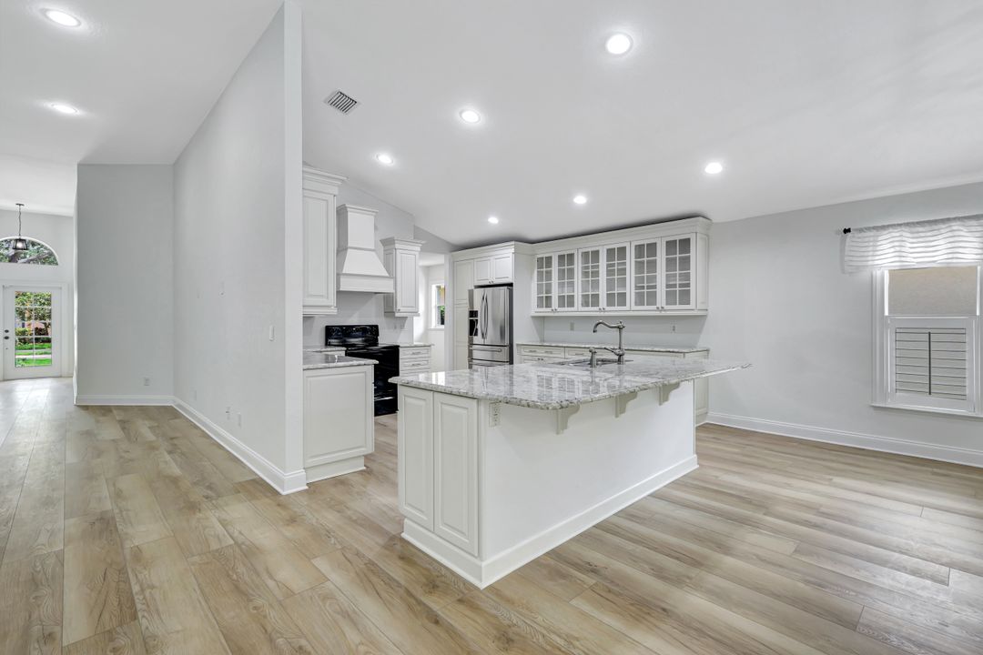 7052 Timberland Cir, Naples, FL 34109