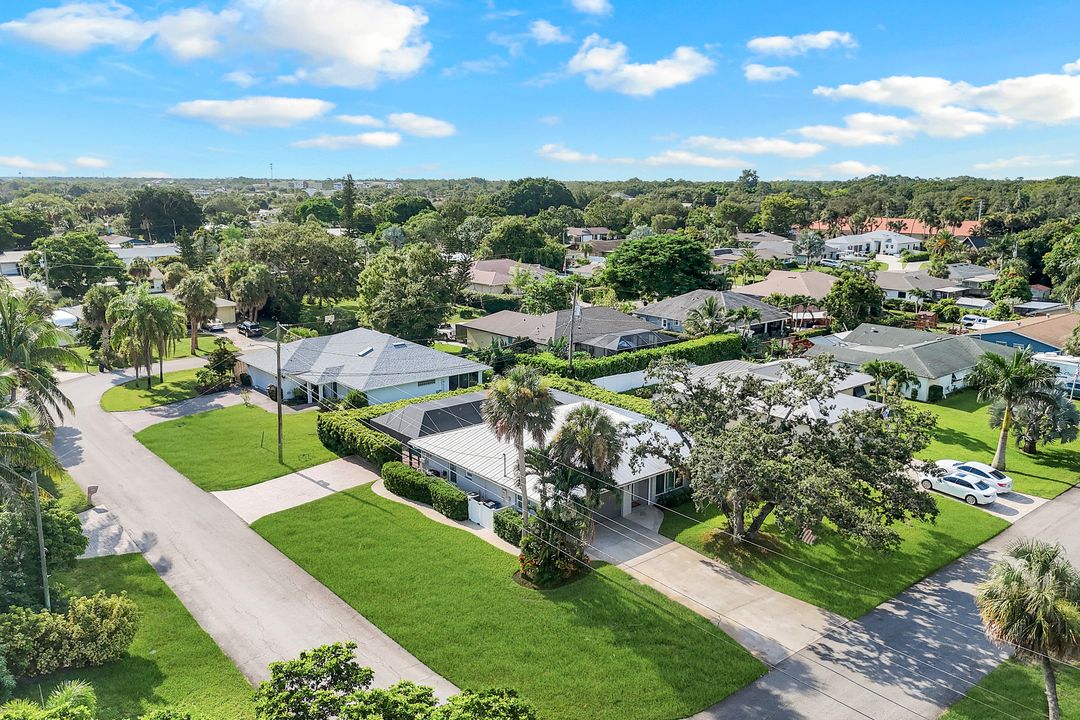 27984 Carl Cir, Bonita Springs, FL 34135