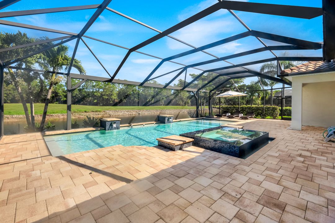 9238 Ores Cir, Naples, FL 34120