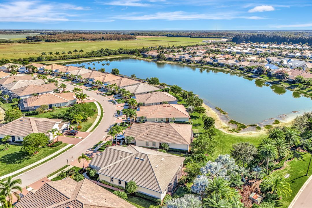 14863 Edgewater Cir, Naples, FL 34114