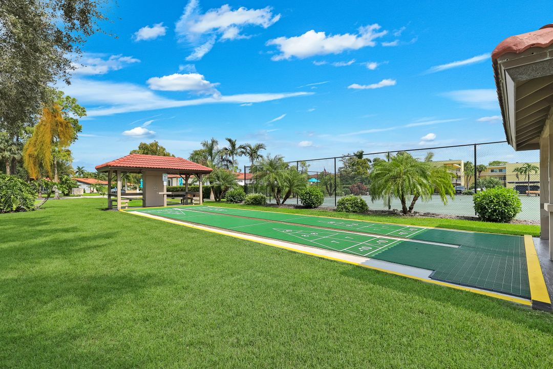 1084 Forest Lake Dr #304, Naples, FL 34105