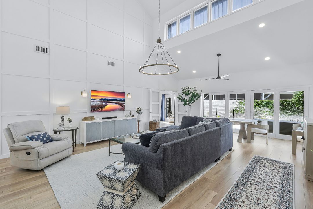 651 Bridge Way Ln #1, Naples, FL 34108