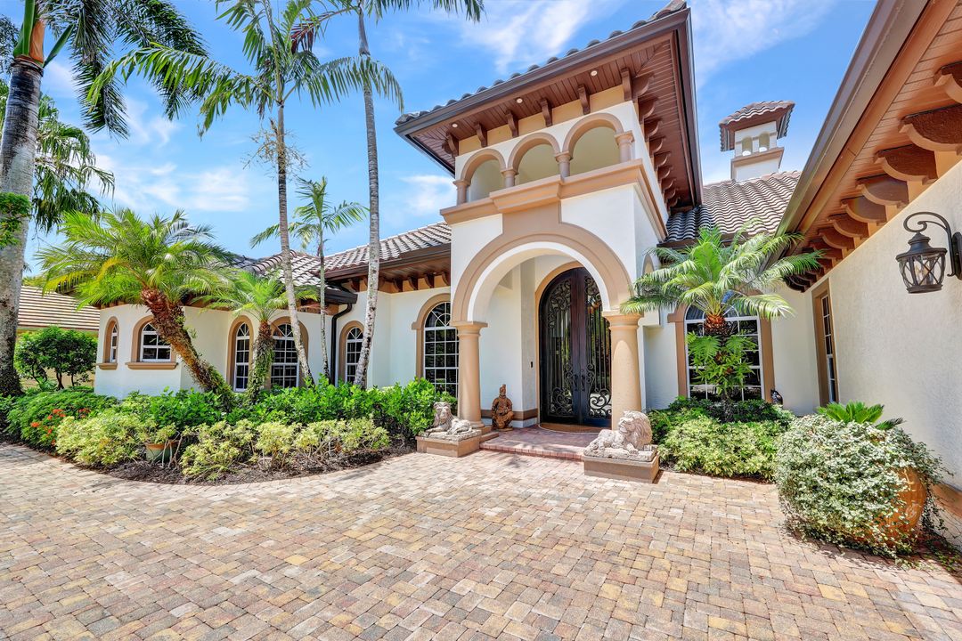 2743 Olde Cypress Dr, Naples, FL 34119