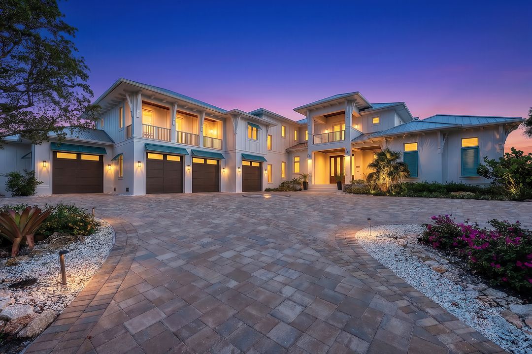 380 18th Ave S, Naples, FL 34102