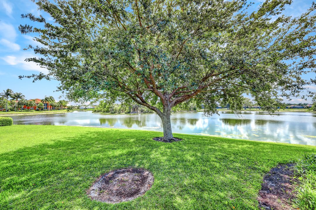 6172 Dogleg Dr, Naples, FL 34113