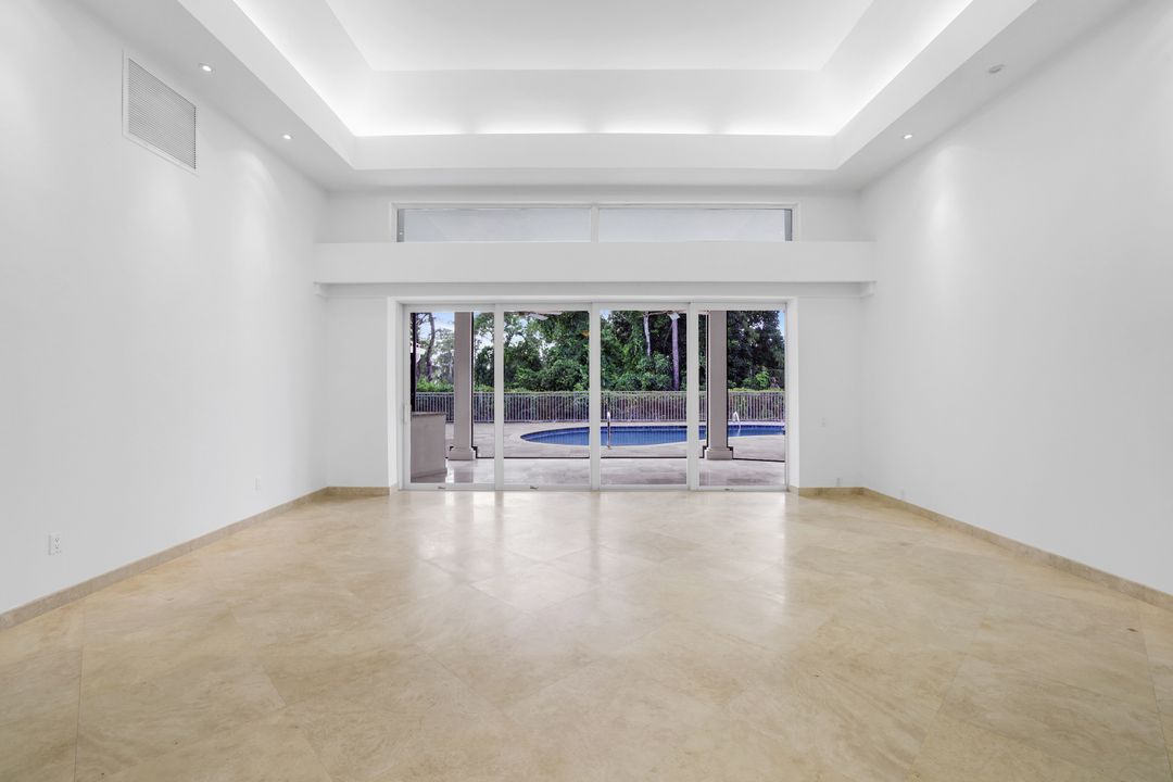 4502 Silver Fox Dr, Naples, FL 34119