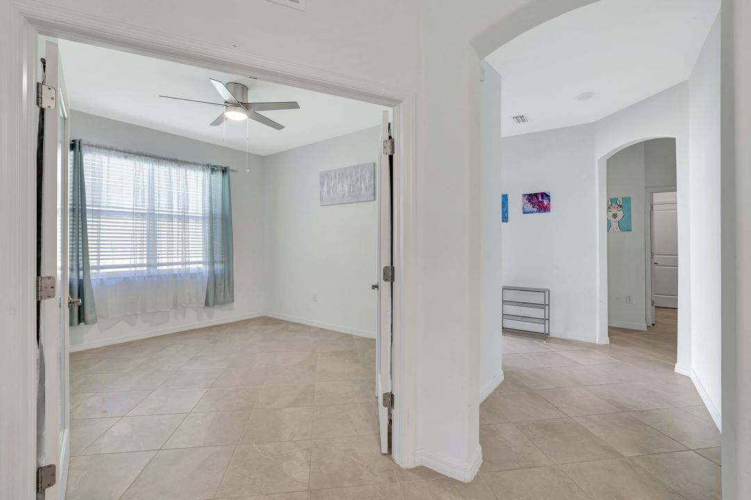 2567 Vine Ave, Naples, FL 34120