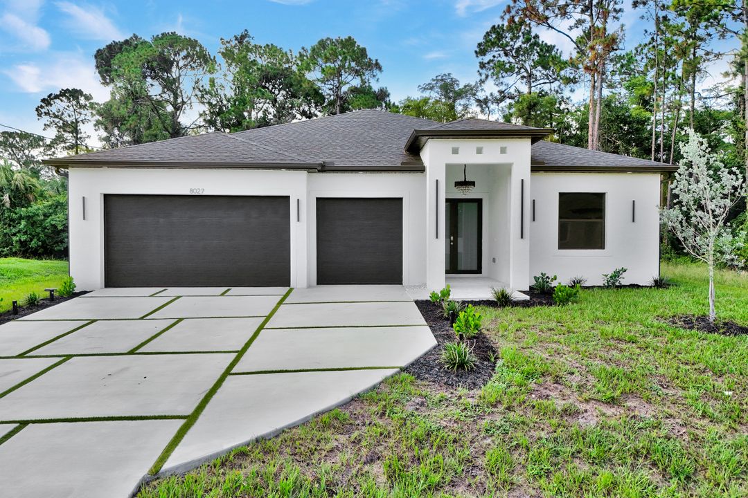 8027 Royal Cir, LaBelle, FL 33935