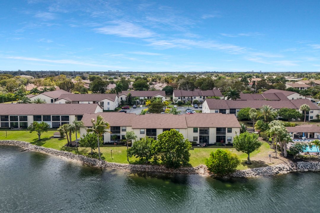 9290 Lake Park Dr #104, Fort Myers, FL 33919