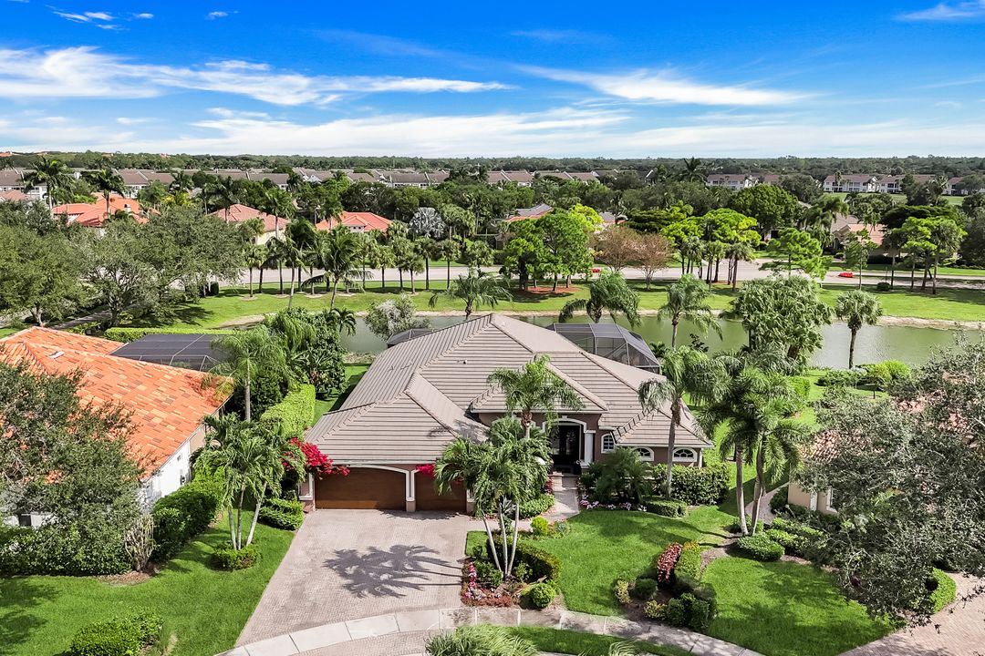 5926 Amberwood Dr, Naples, FL 34110