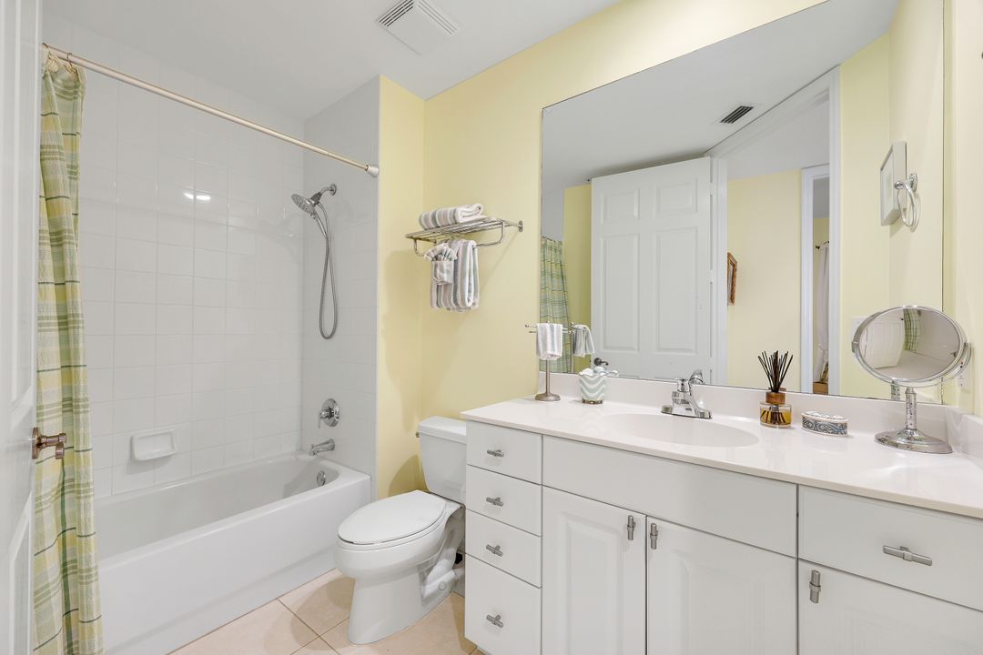 400 Flagship Dr #902, Naples, FL 34108