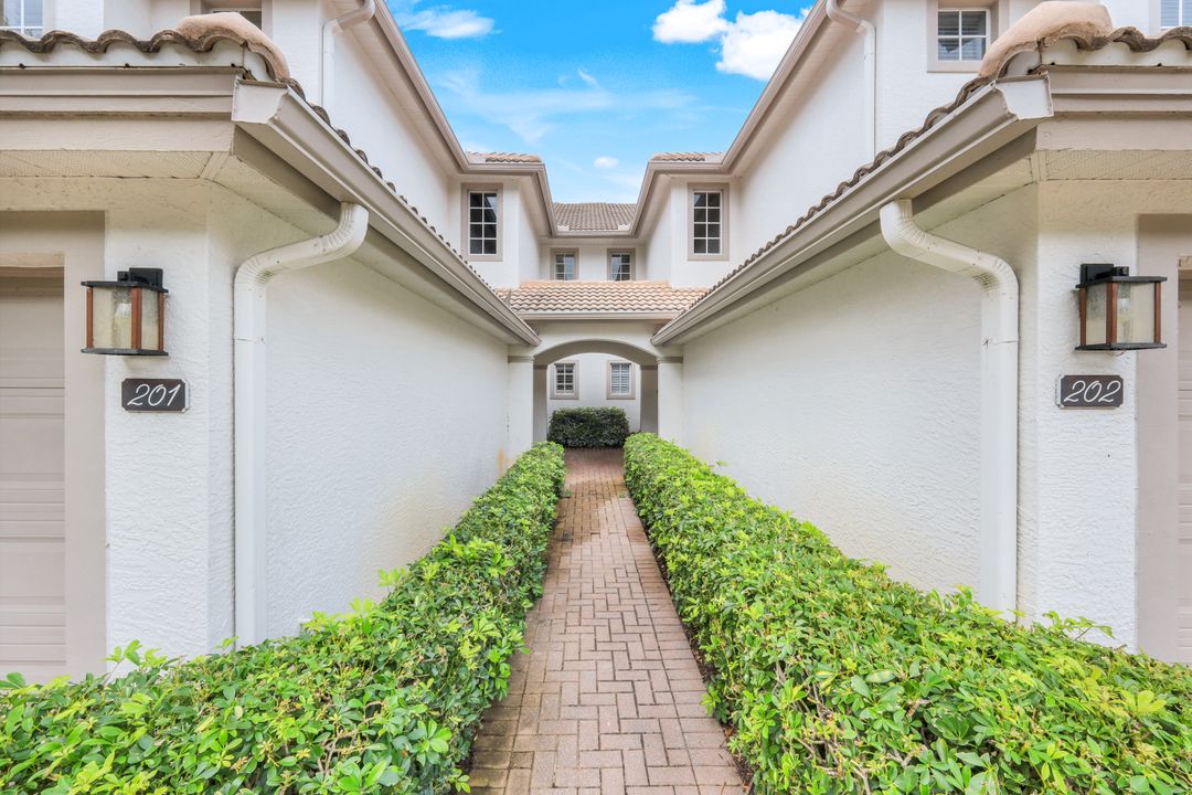 10392 Autumn Breeze Dr #202, Bonita Springs, FL 34135