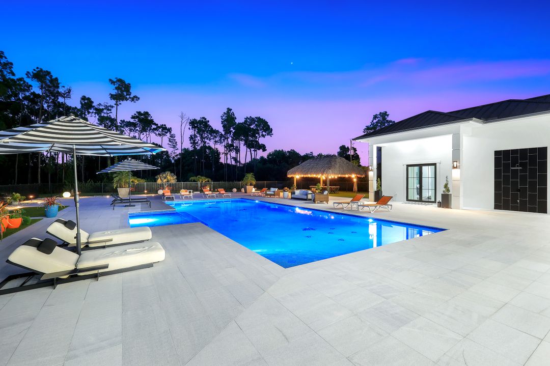 6677 Hunters Rd, Naples, FL 34109