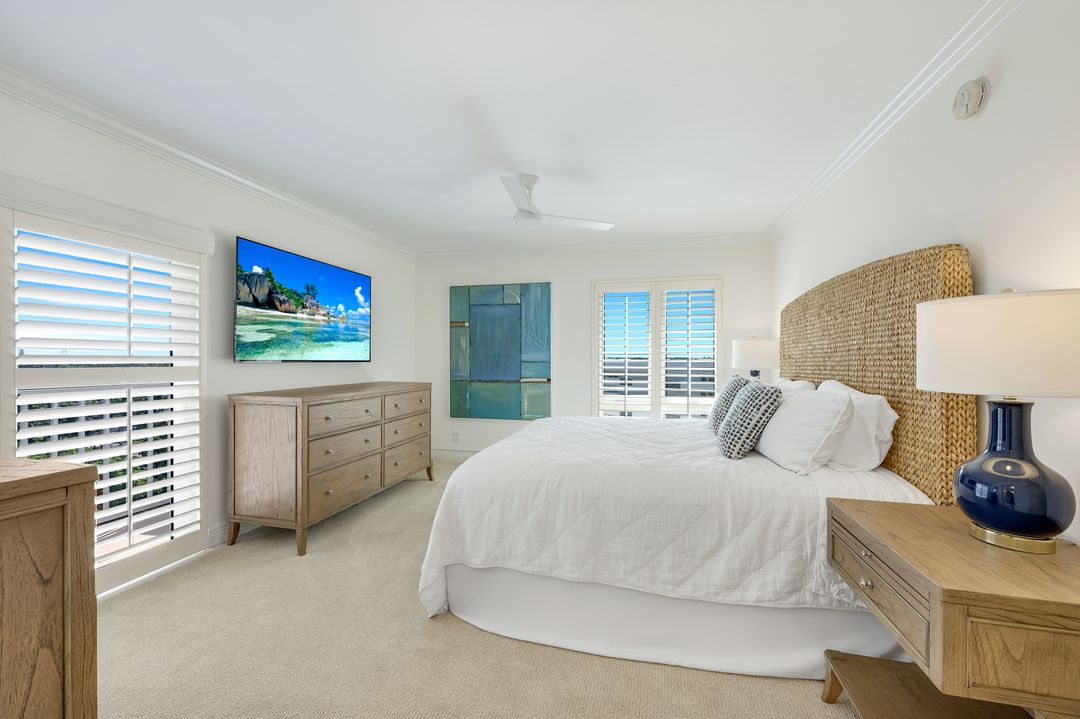 250 Park Shore Dr #601, Naples, FL 34103