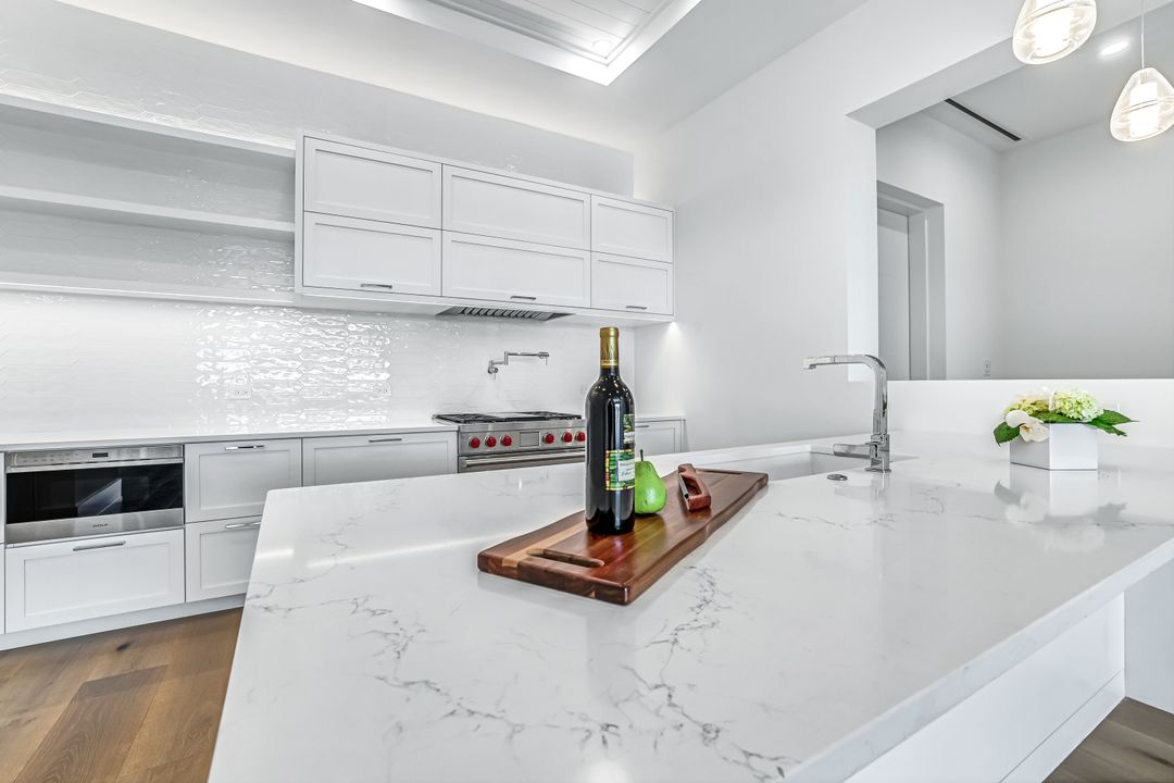 201 8th St S #308, Naples, FL 34102