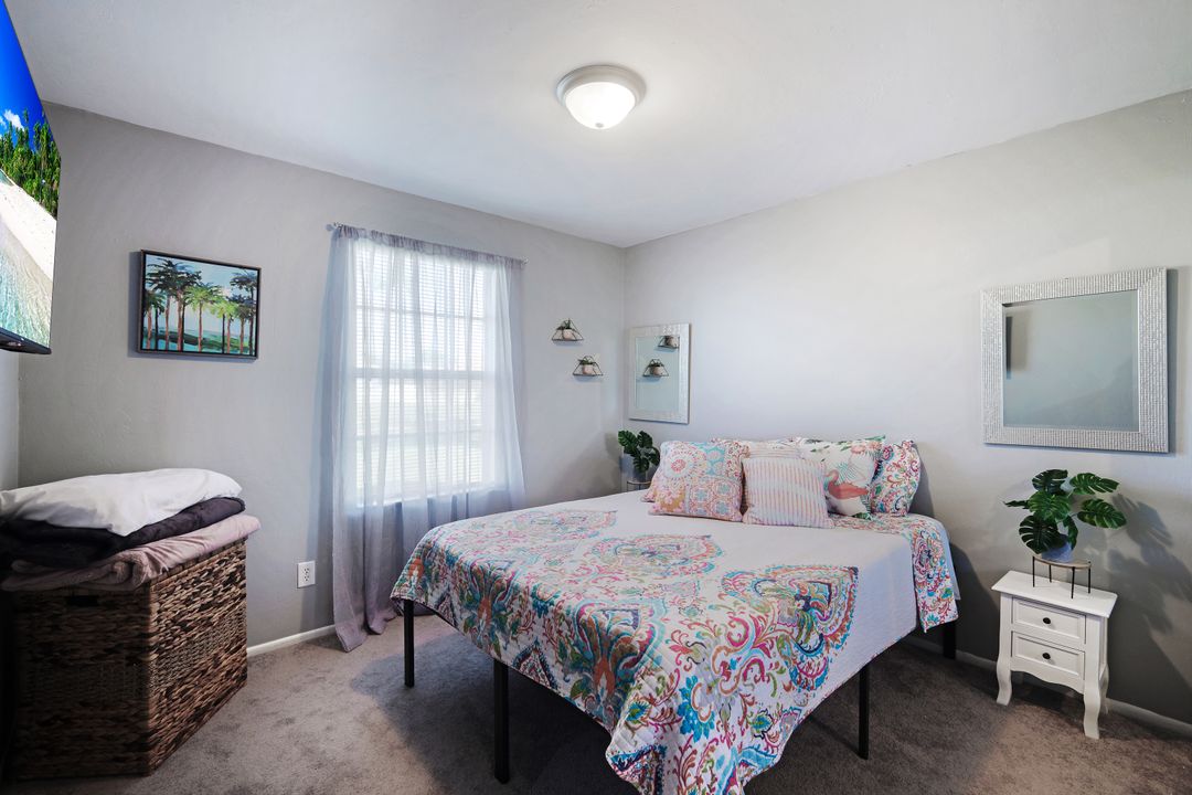 1319 SW 9th Ct, Cape Coral, FL 33991